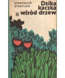 Dzika kaczka wśród drzew