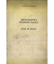 Brygantyna podnosi żagle. Dym w oczy